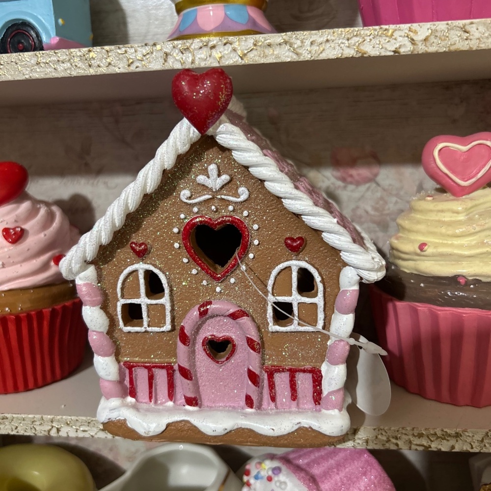 Lights Up House 5 x 4 x 3 inch Resin Gingerbread Style Heart
